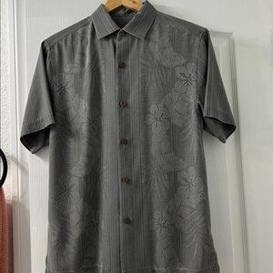 Tommy Bahama 100% silk size small